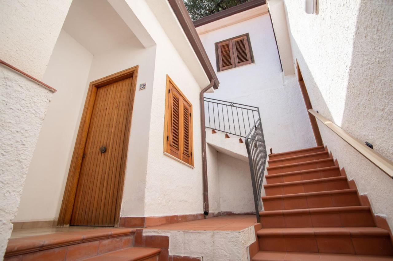 Testa Di Monaco - Basic Beach Accommodations Capo dʼOrlando المظهر الخارجي الصورة