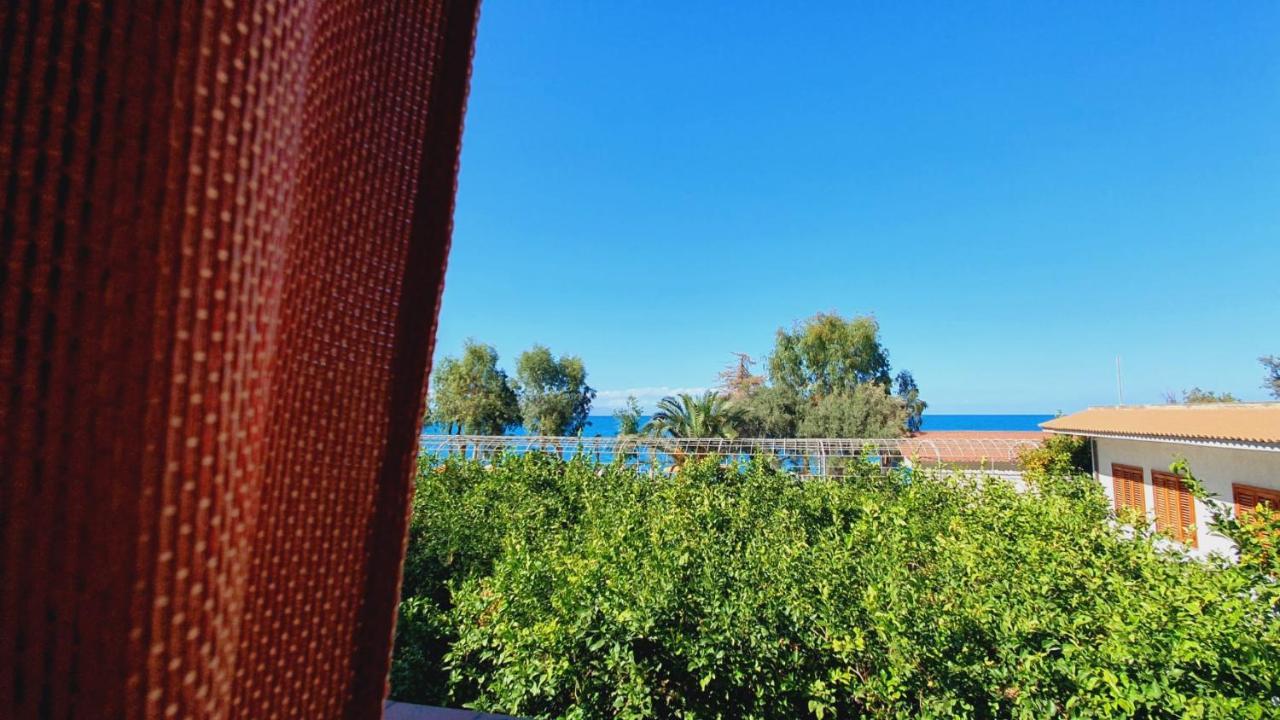 Testa Di Monaco - Basic Beach Accommodations Capo dʼOrlando المظهر الخارجي الصورة
