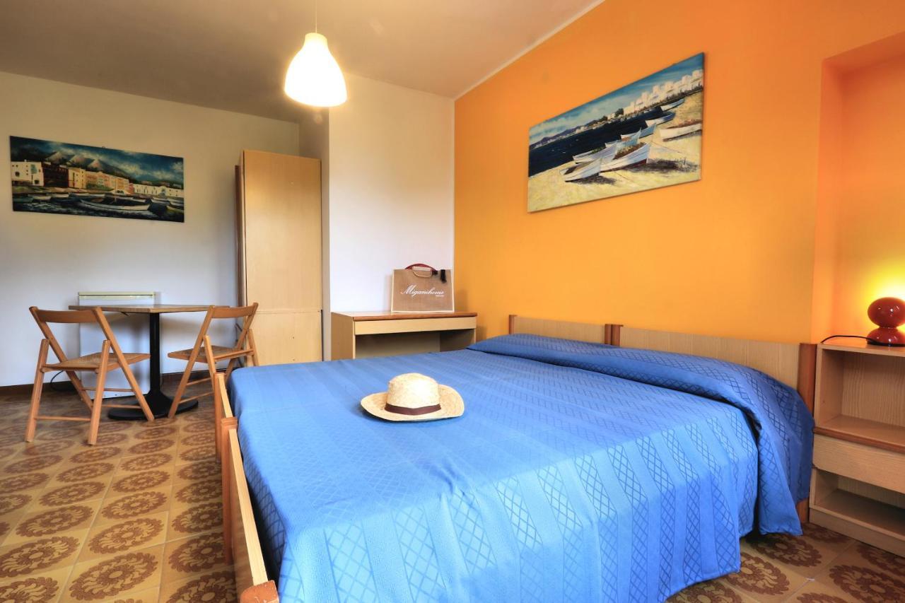 Testa Di Monaco - Basic Beach Accommodations Capo dʼOrlando المظهر الخارجي الصورة