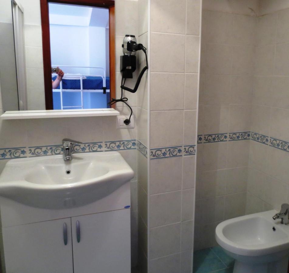 Testa Di Monaco - Basic Beach Accommodations Capo dʼOrlando المظهر الخارجي الصورة