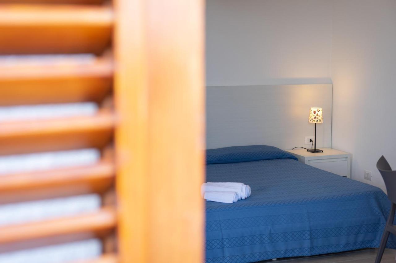 Testa Di Monaco - Basic Beach Accommodations Capo dʼOrlando المظهر الخارجي الصورة